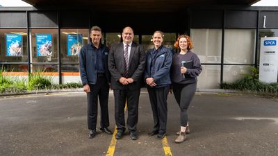 Minister Andrew Hoggard visits SPCA's Māngere Centre