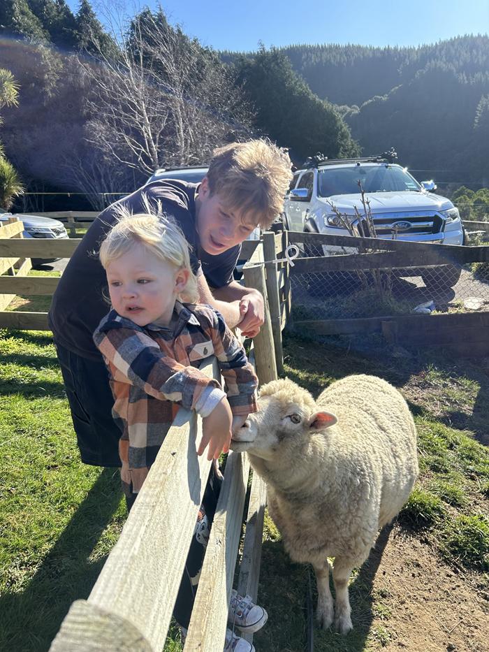 Baa-bara the sheep with kids